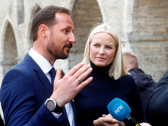 The Crown Prince and Crown Princess concluded their official visit with a press conference in Tallinn’s Town Hall Square. Photo: REUTERS / Ints Kalnins / NTB scanpix. 